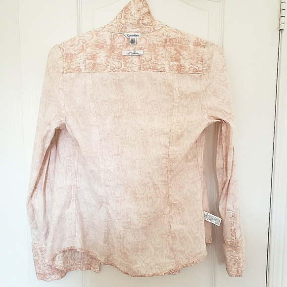 Calvin Klein slim fit dress shirt in XS, worn once - Picture 6 of 8